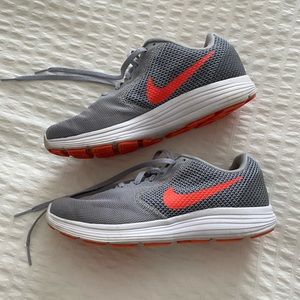 NIKE REVOLUTION 3 SHOES SIZE 8